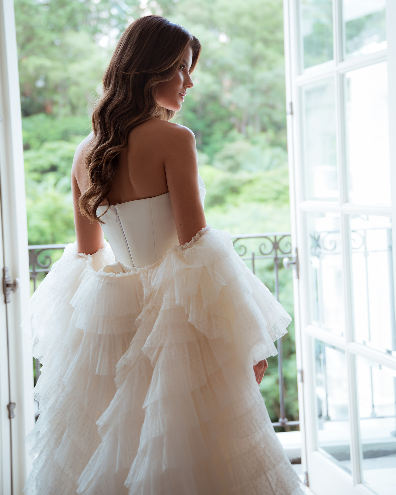 estilista Lucas Anderi vestido de noiva elegante no palacio tangara casar em sao paulo fotografo de casamento yuri nunes com noiva Heloisa