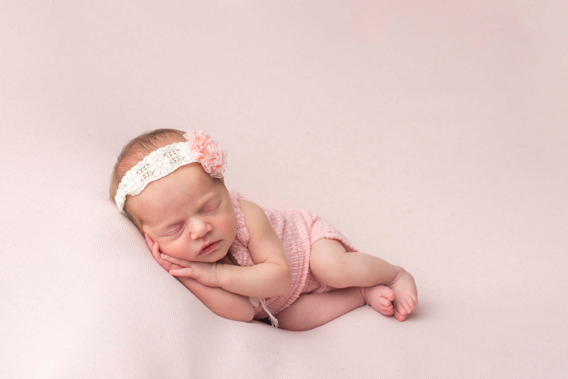 newborn menina, ensaio newborn, newborn rosa, newborn, bebê, nascimento, foto de bebê, foto de recem-nascido, fotos fofas, inspiração foto bebê, família, amor