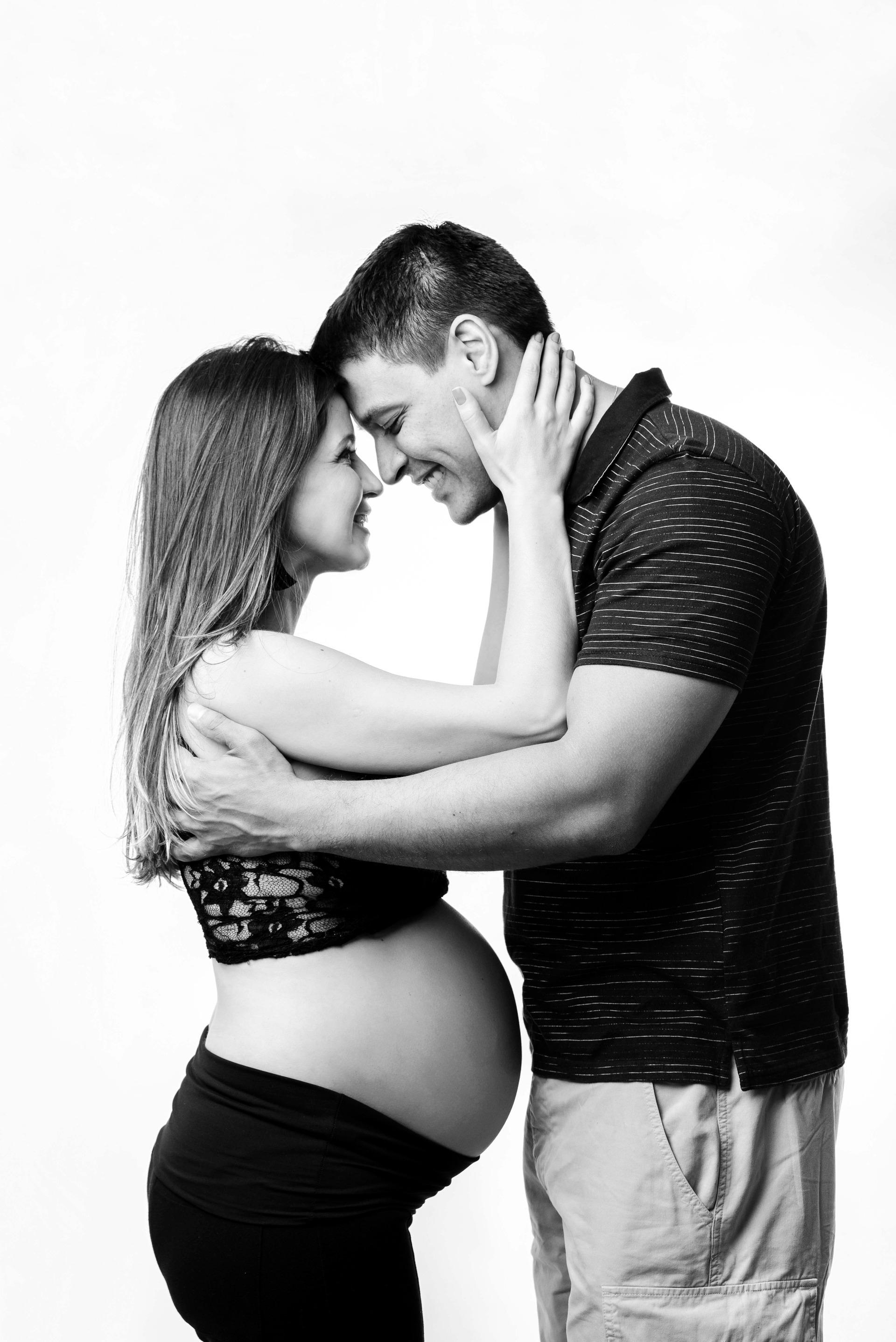 ensaio gestante, ensaio casal, gestação, amor, gentante preto e branco, foto de gestante, gestante lingerie, look gesntante, inspiração gestante, gravida, gravidez