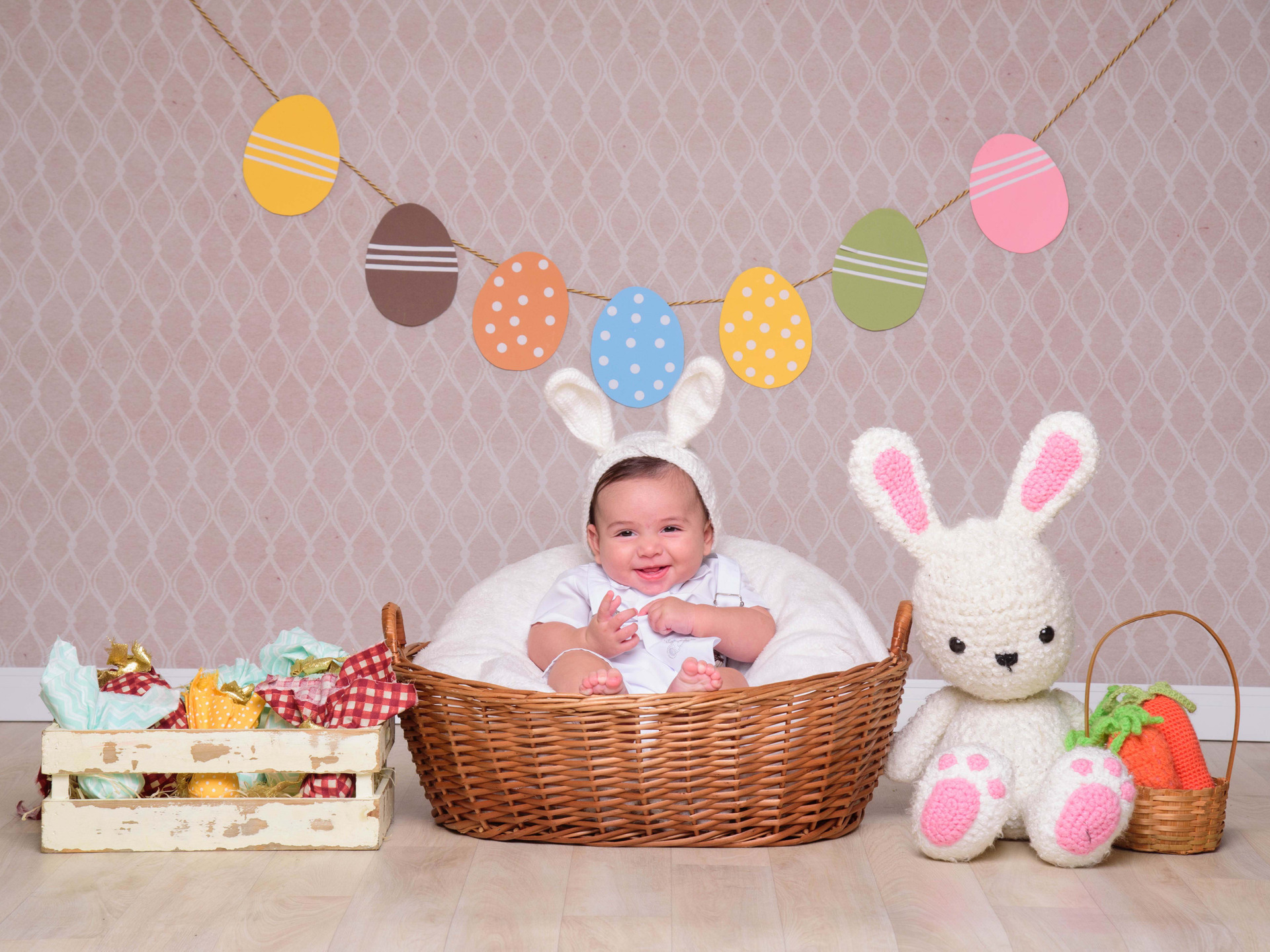 sessão de fotos páscoa, coelho da páscoa, coelhinho, orelhinha, bebês de orelhinha, chocolate, ensaio páscoa, bebês fantasiados, foto de bebê, ensaio infantil, fotografia infantil, inspiração ensaio bebês, bebês fofos,