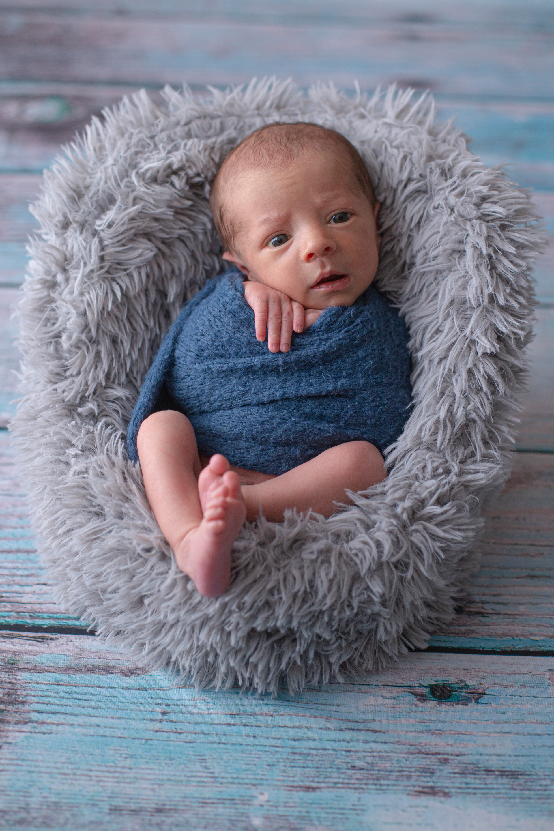 Fotos de recem nascido newborn bebe dormindo na cama rosa