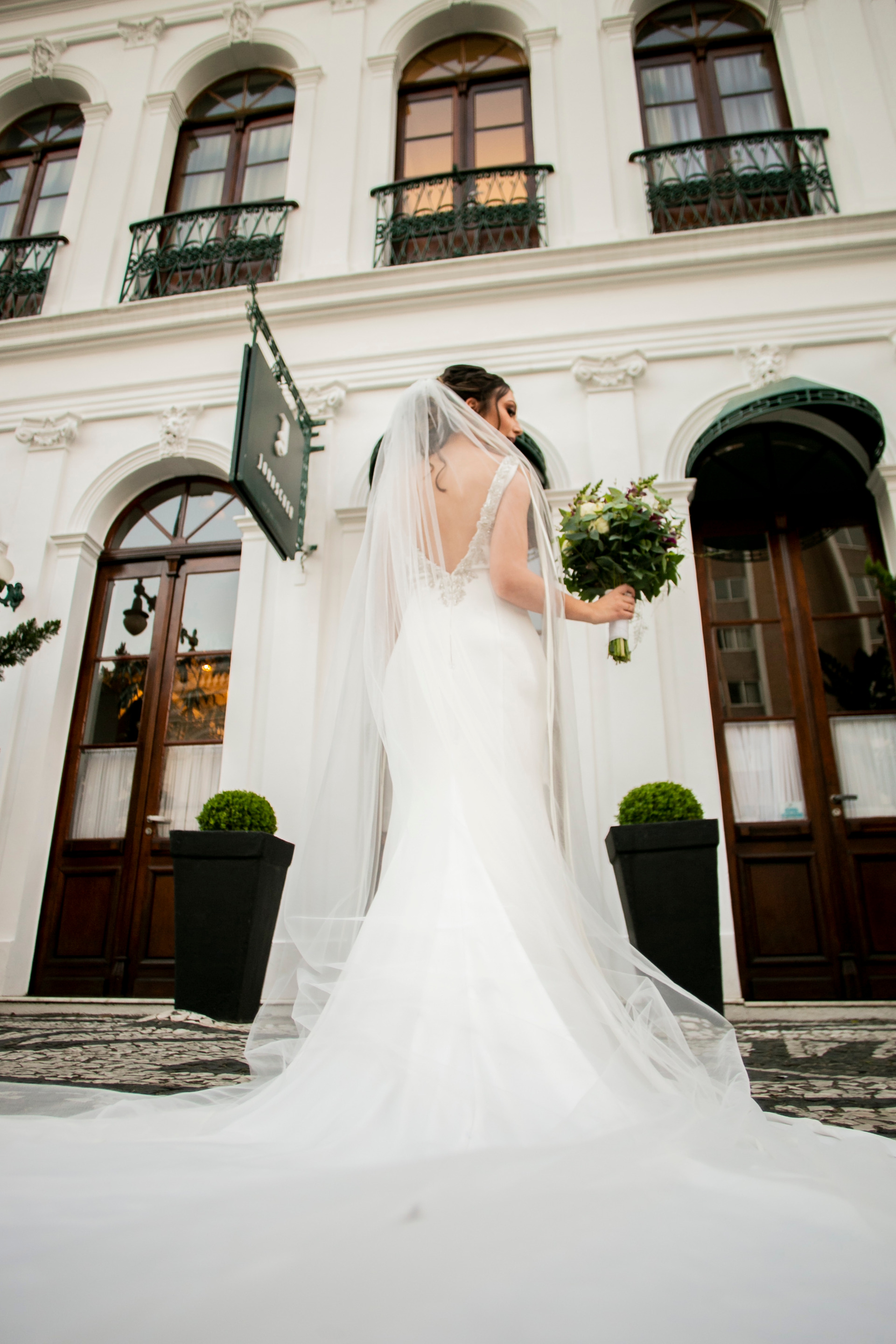 book de newborn em curitiba bebe segurando o queixo