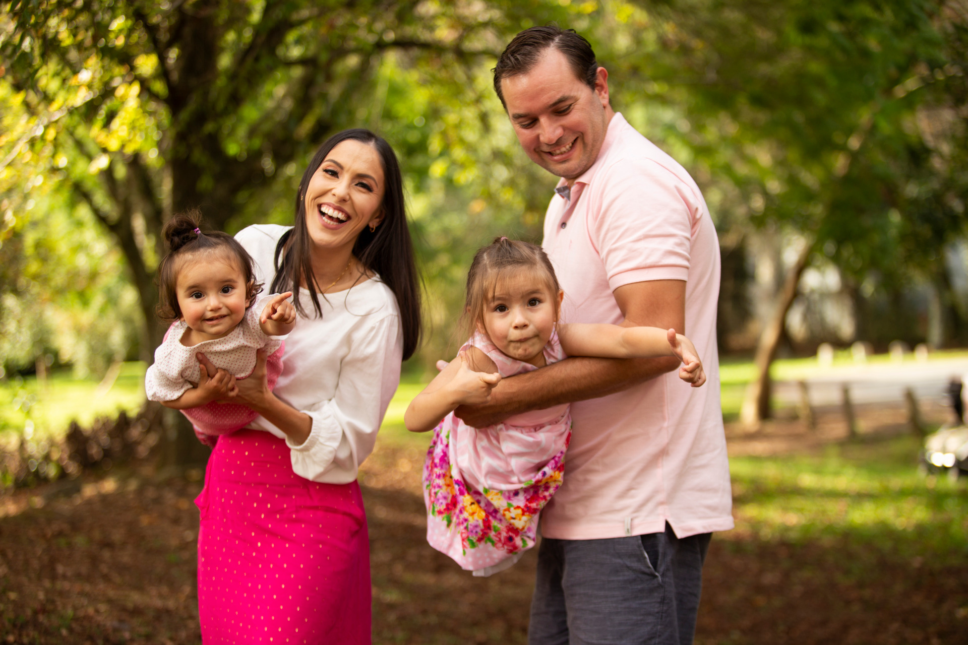 mulher gravida deitada na cama