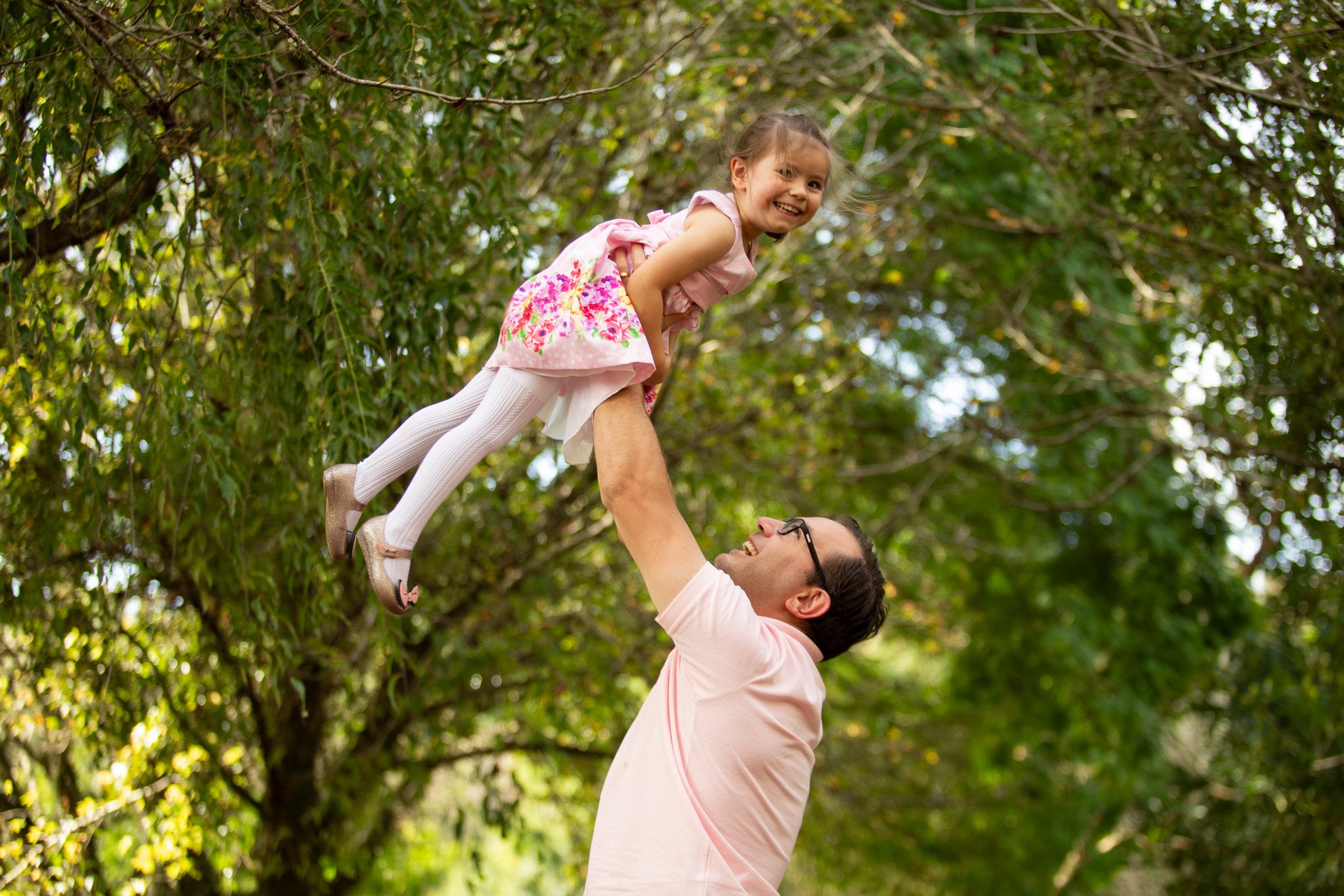 book de gestante pai beijando a barrida