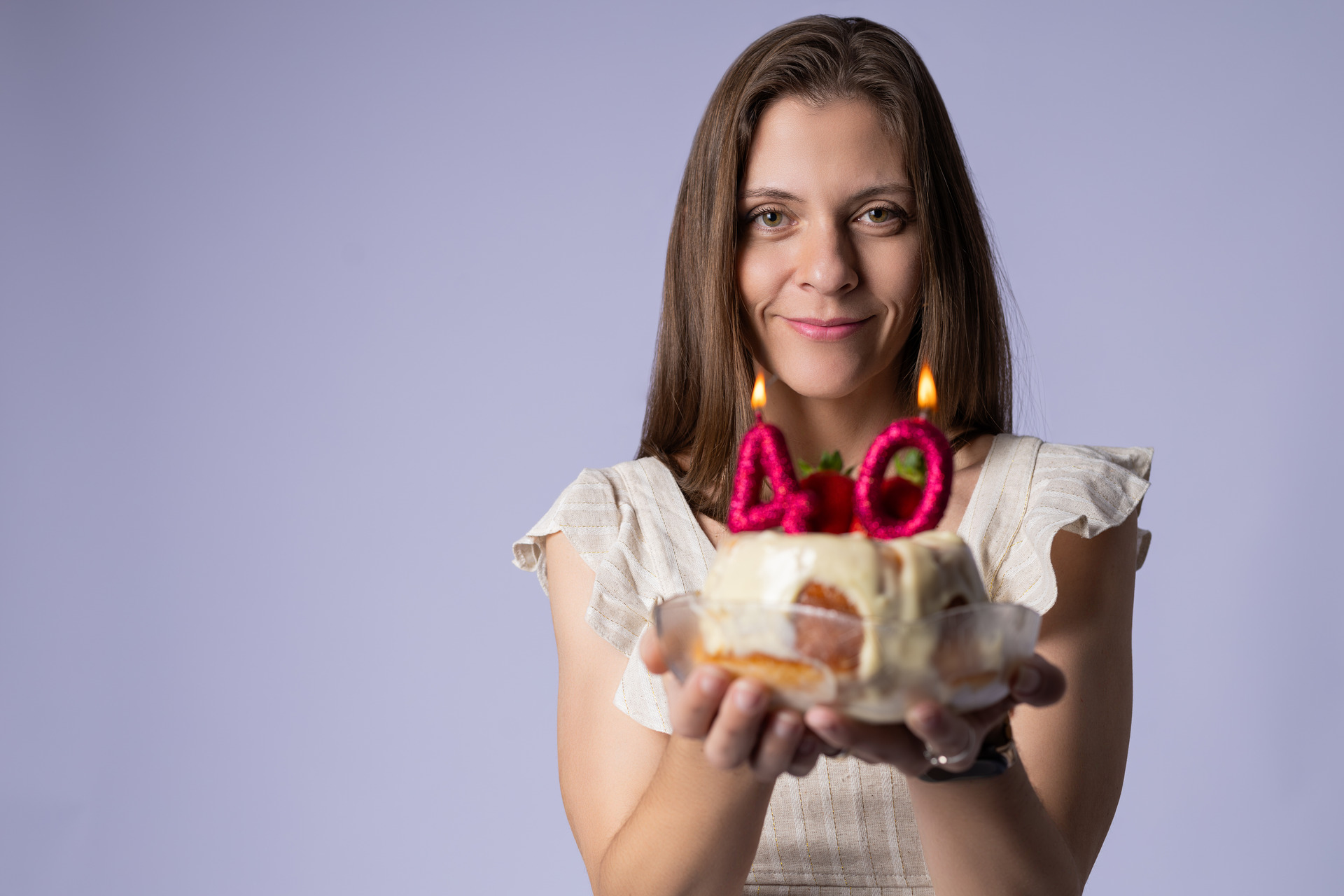 mulher gravida deitada na cama