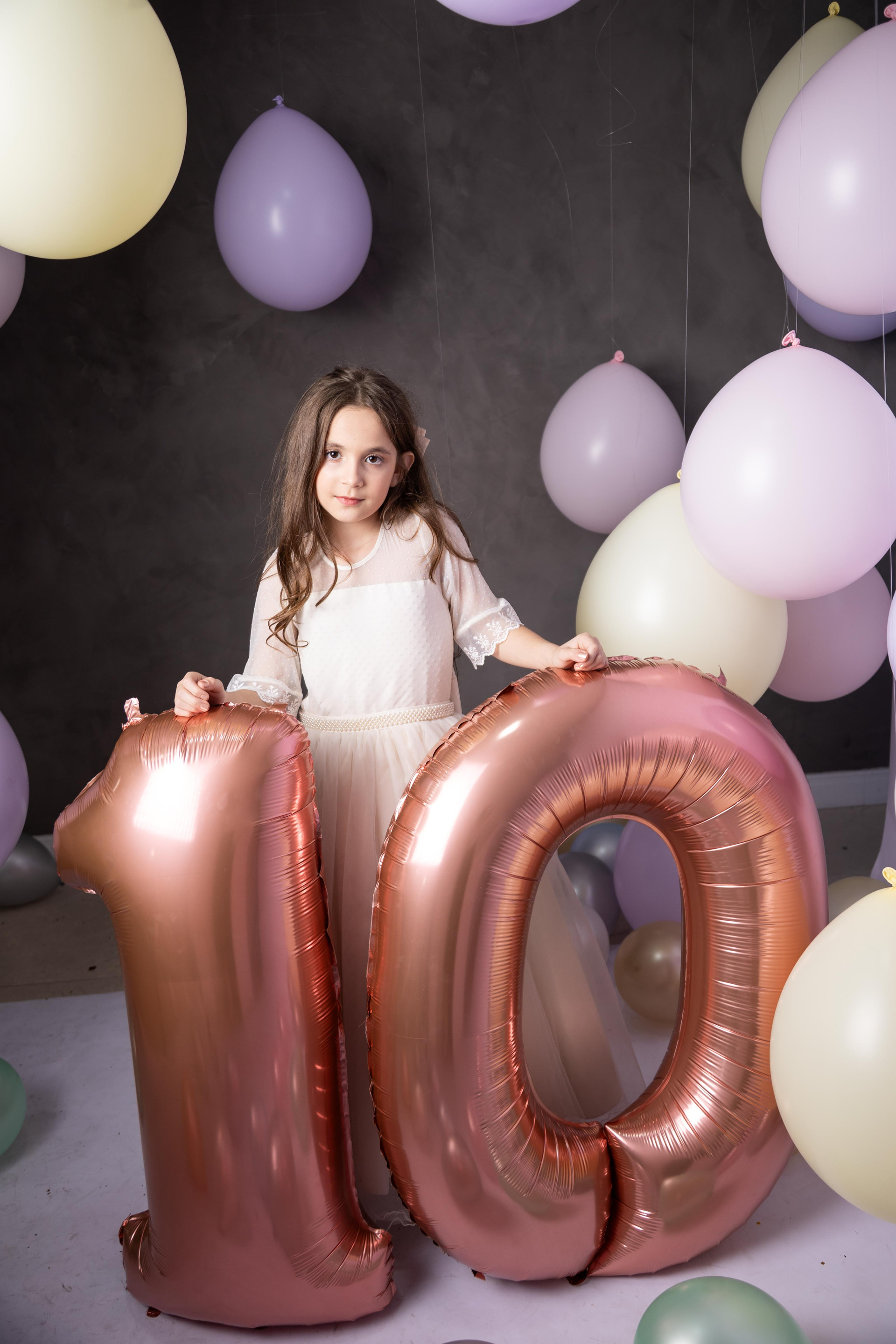 book de newborn em curitiba bebe segurando o queixo