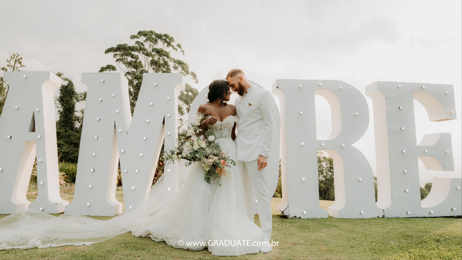 Tendência em Casamentos: O Conceito All White para um Dia de Pureza e Elegância