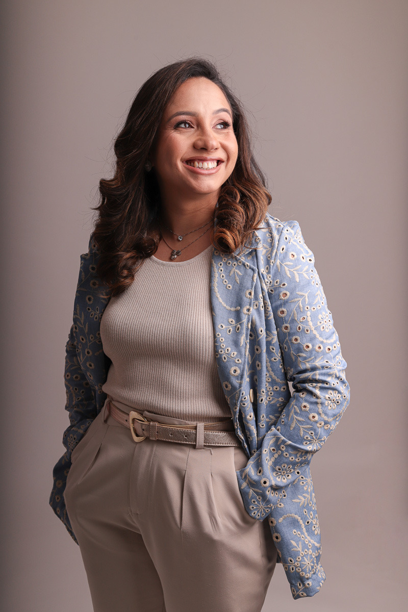 Fotografia de retrato da Dra. Elaine que é medica pediatra