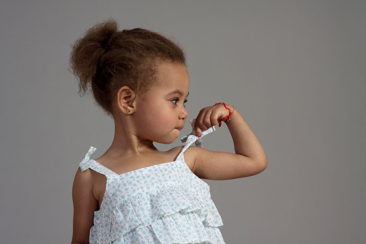 criança no estúdio