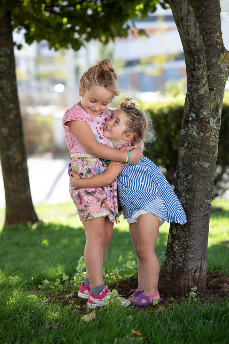 tanto carinho entre crianças