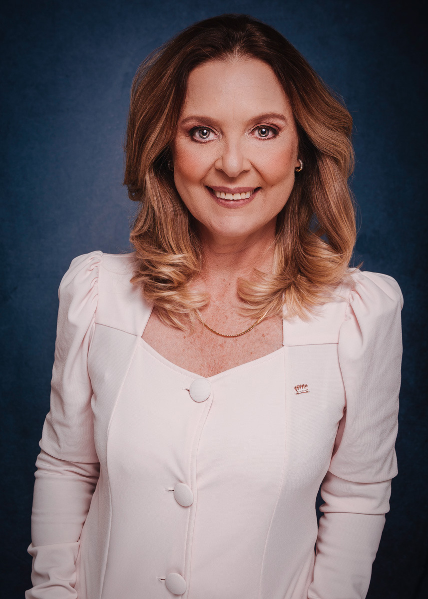 Fotografia de Branding Pessoal para empreendedora. Ensaio feminino em locação em Niterói, focado em redes sociais de trabalho