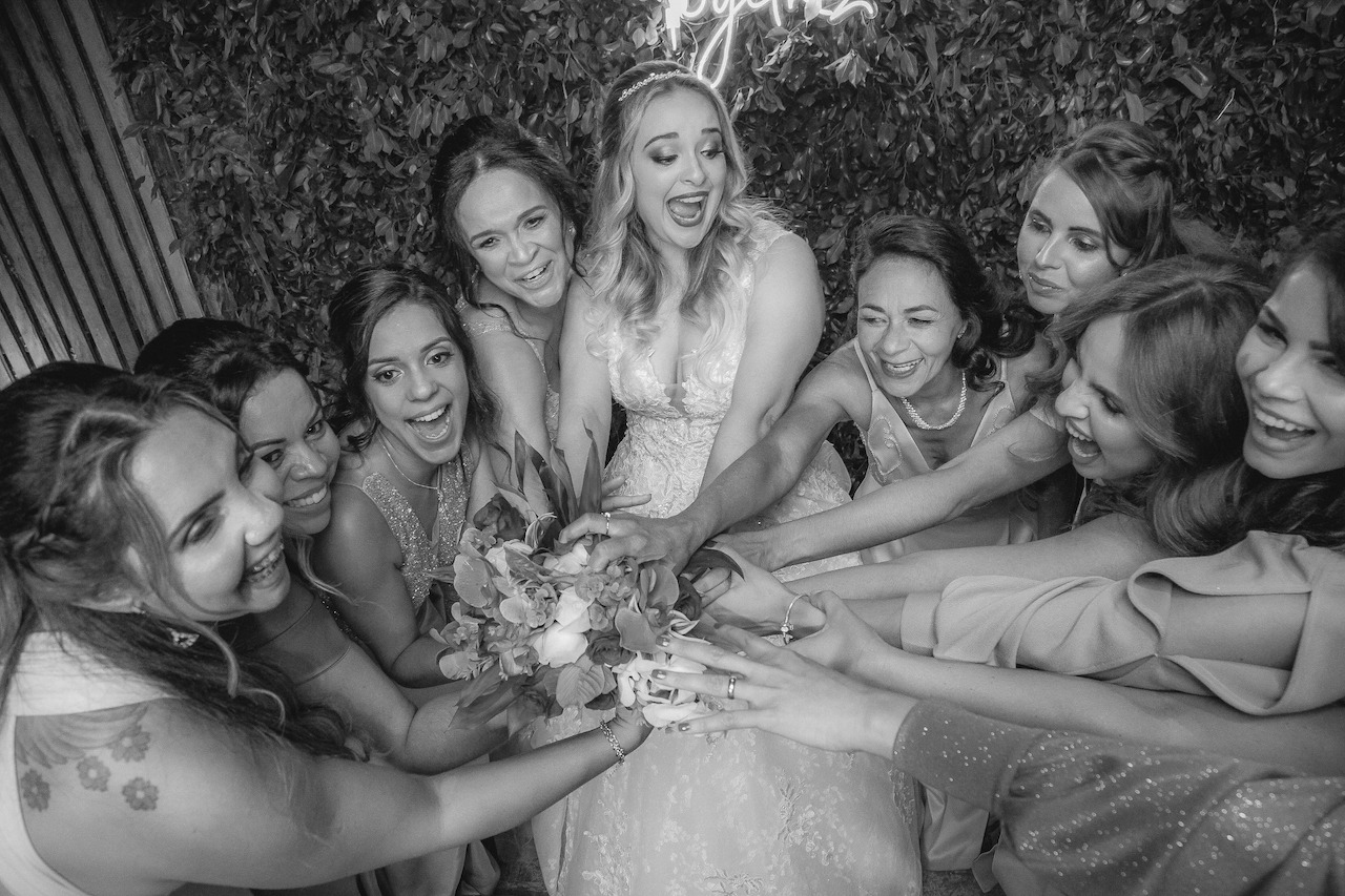 Buquê com fitas - uma forma diferente de jogar o buquê, Blog do Casamento