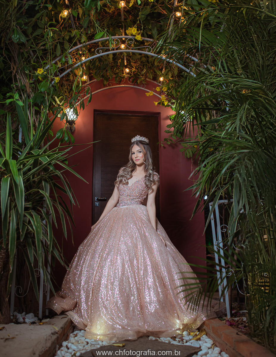 Foto de debutante no studio ch fotografia