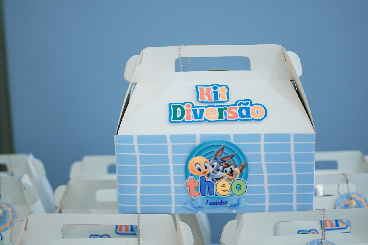 Sacolinha de papel escirto kit diversão, personalizada para aniversário com tema baby looney tunes