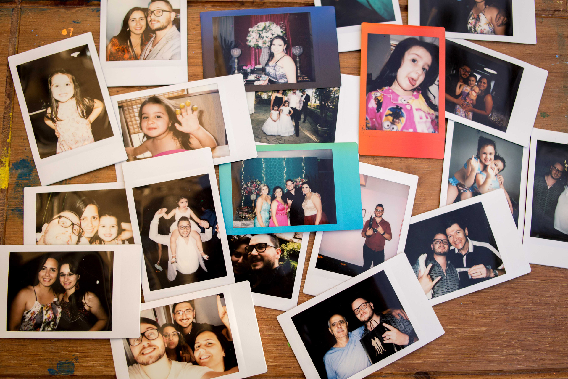 foto impressa, instax, revelação na hora, totem de fotos, cabine fotográfica, totem fotográfico, cabine de fotos, porto alegre, rodrigo bestetti fotografia, hashprint, hashtag, impressão por hashtag, polaroid, polafoto, impressão de fotos na festa, formatura, casamento, 15 anos, aniversário infantil, fotografia