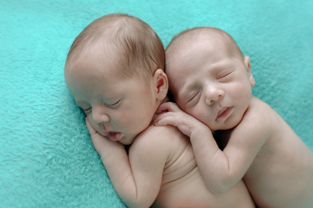 Fotos de gêmeos newborn