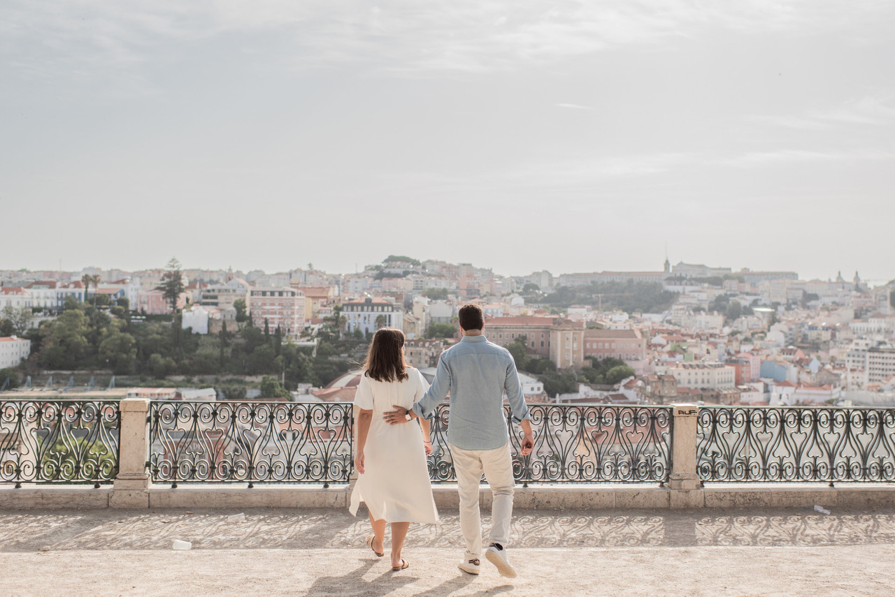 Intimate proposal under the trees at Miradouro de São Pedro de Alcântara, Lisbon