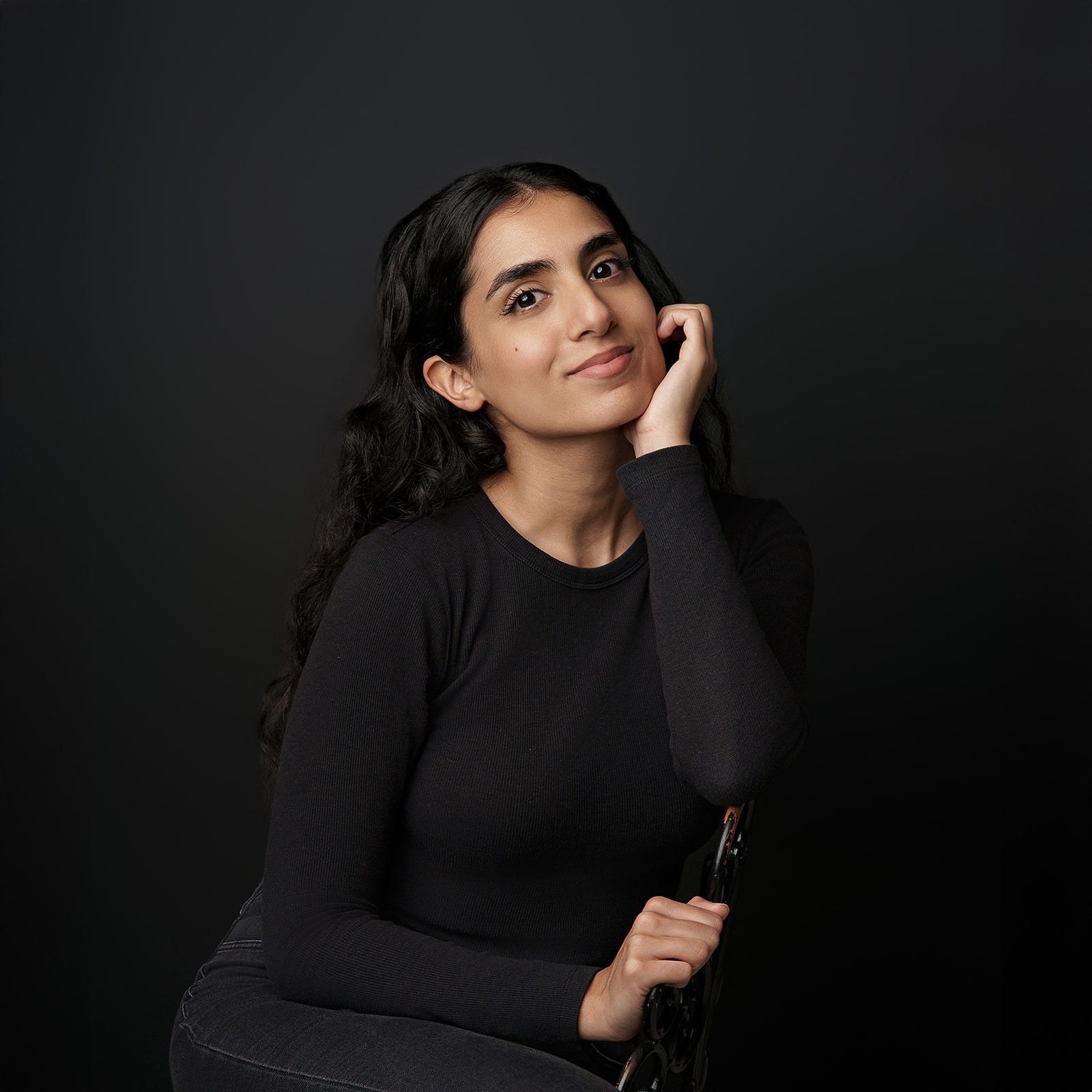 fotografia de retrato profissional de advogada em estúdio no porto