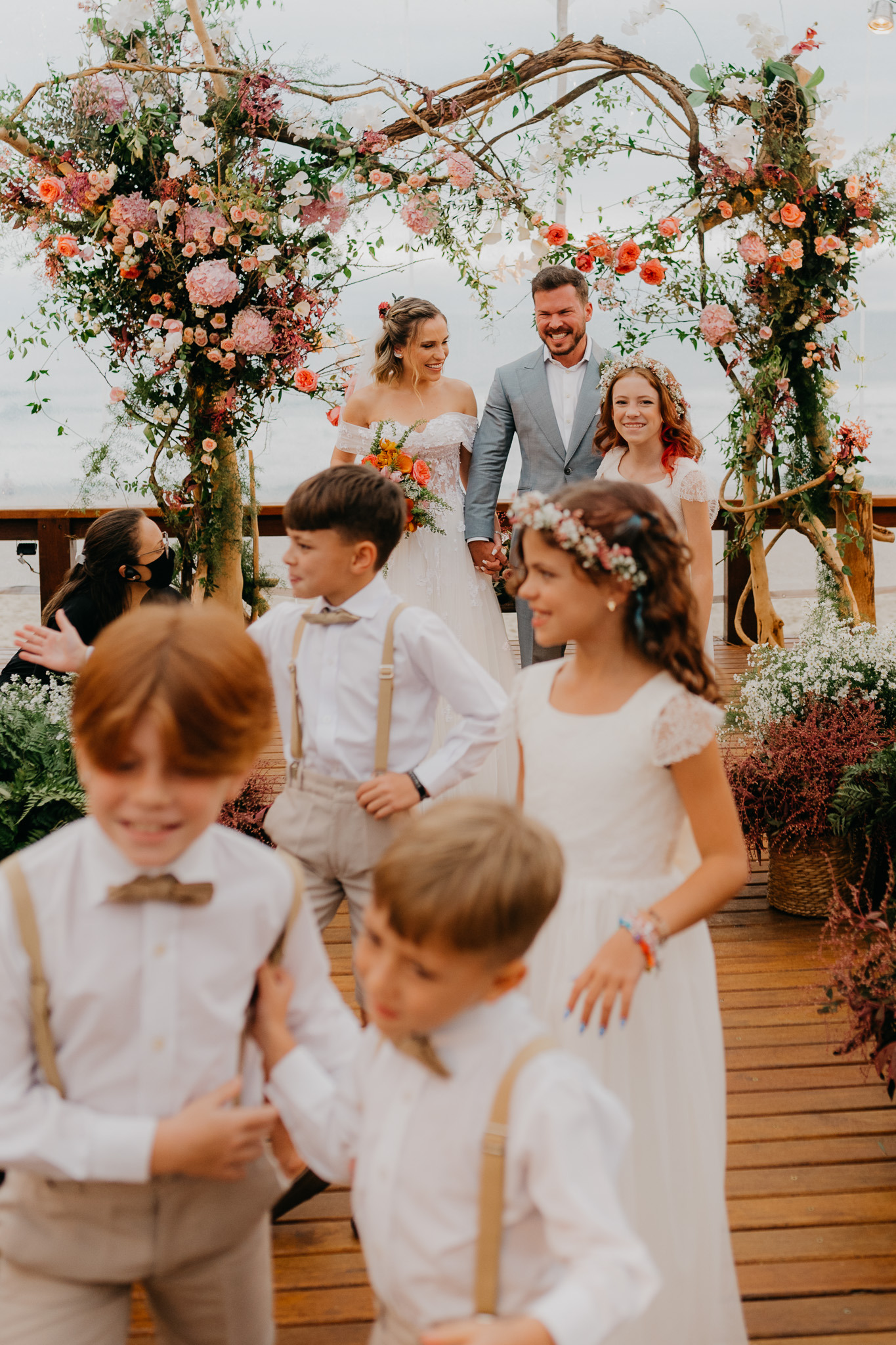 noiva escrevendo os votos, fotos em preto e branco por thiago farias fotografia