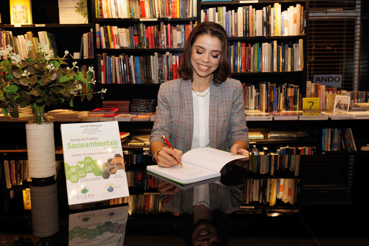 foto da cliente na noite de autógrafos na livraria da travessa, no Rio de janeiro