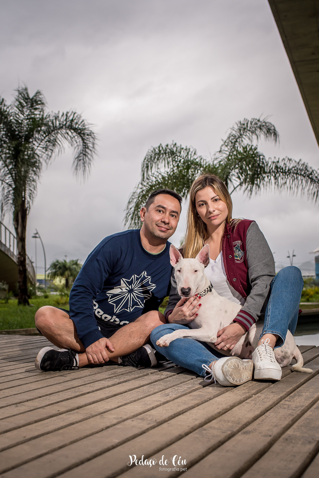 Ensaio externo bull terrier com família - Cidade das Artes - Rio de Janeiro