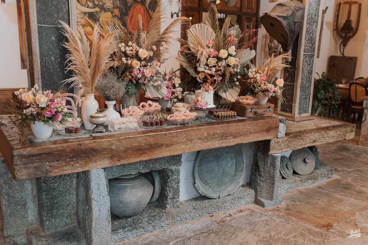 belo horizonte, casamento com chuva, casamento em ouro preto, cidade histórica, destination wedding, fotografia, fotógrafo, fotógrafo de casamento, ouro preto, pedro leopoldo, verde flor decoração, victor ataide, vila relicário, decoração, mesa bolo
