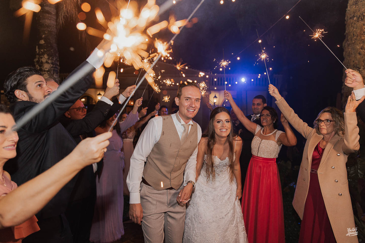 belo horizonte, casamento com chuva, casamento em ouro preto, cidade histórica, destination wedding, fotografia, fotógrafo, fotógrafo de casamento, ouro preto, pedro leopoldo, verde flor decoração, victor ataide, vila relicário, sparkles