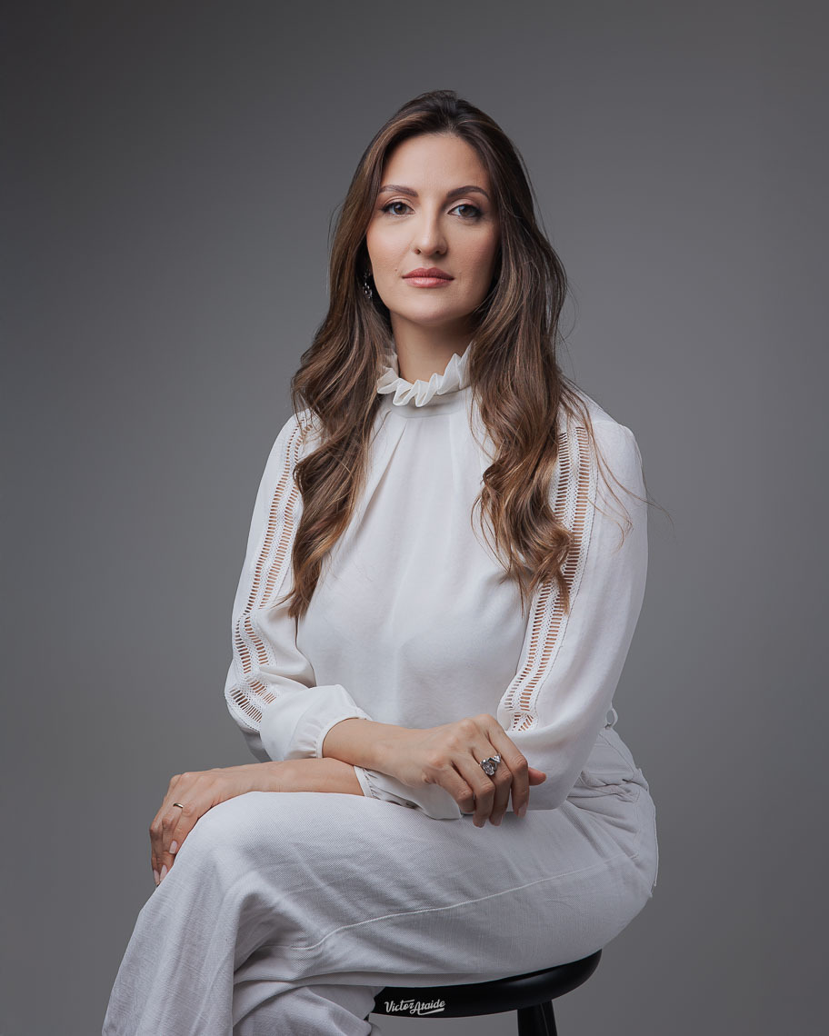 belo horizonte, estúdio de fotografia, estúdio em BH, estúdio fotográfico, foto de perfi, foto para linkedin, fotógrago victor ataide, modelo, modelo fotográfica, mulher, pedro leopoldo, retrato, retrato profissional, retrato profissional bh, victor ataide