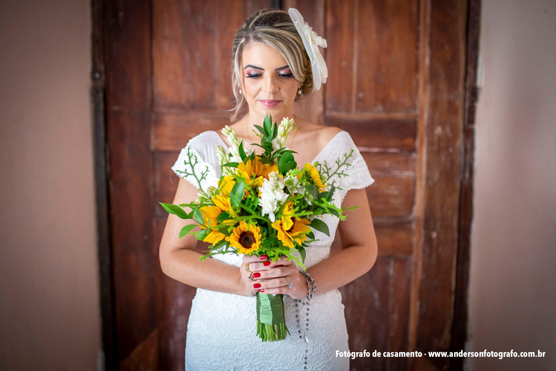noiva-de-frente-segurando-bouquet