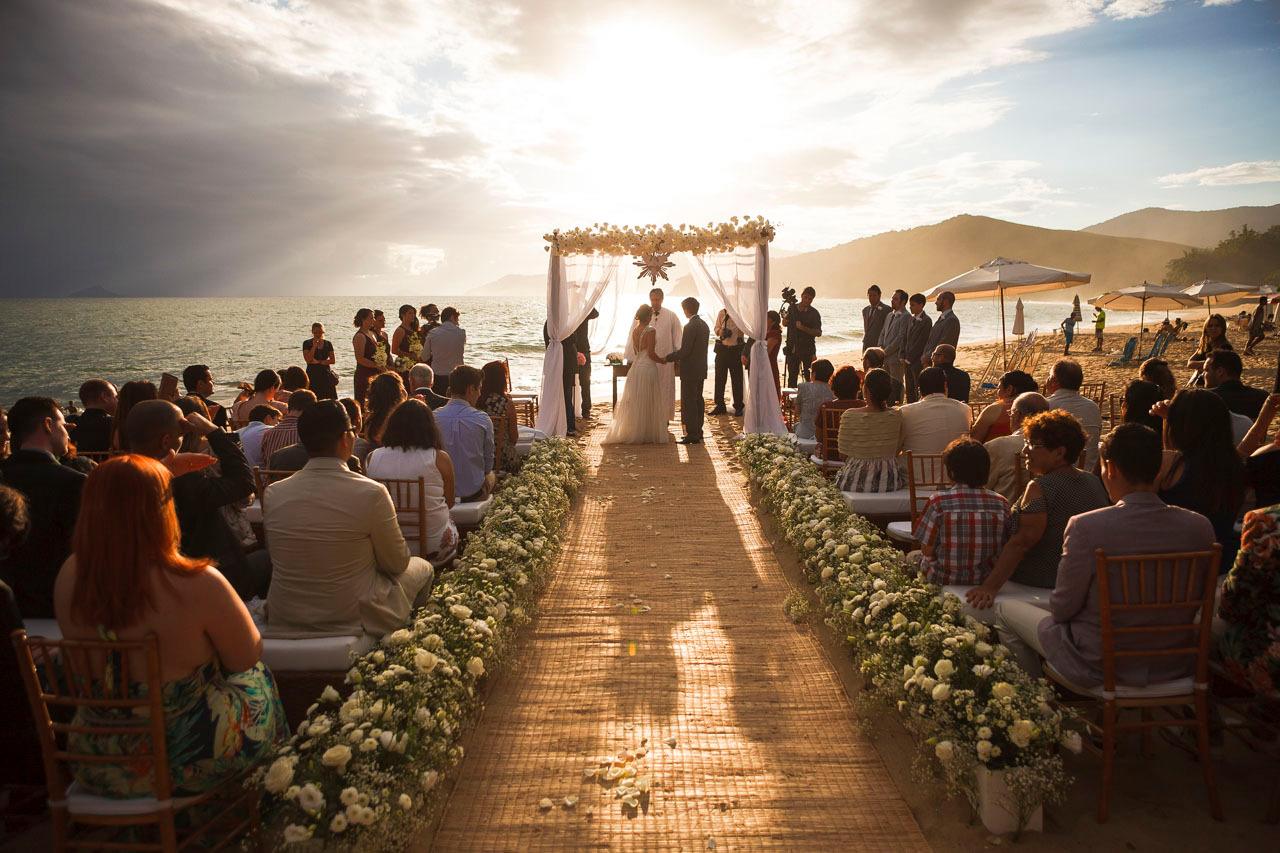 casamento-na-praia-por-do-sol