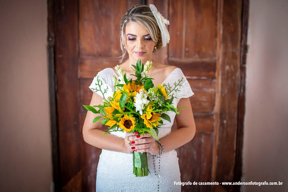 noiva-de-frente-segurando-bouquet