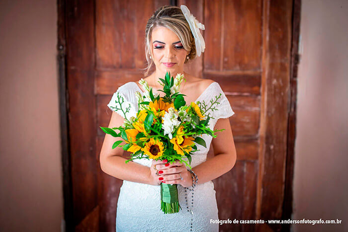 noiva-de-frente-segurando-bouquet