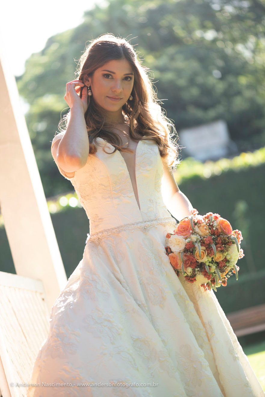 noiva-segurando-buque