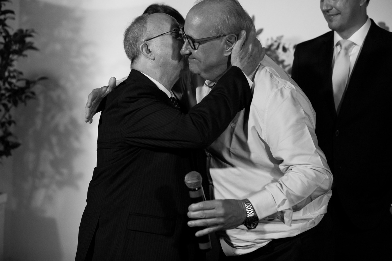braço emocionante durante casamento.