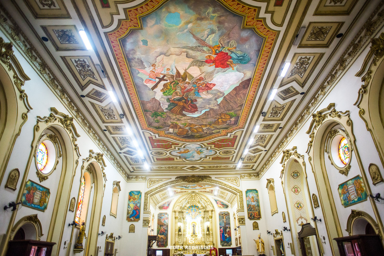 Decoração no teto da Igreja Matriz de Taubaté-SP