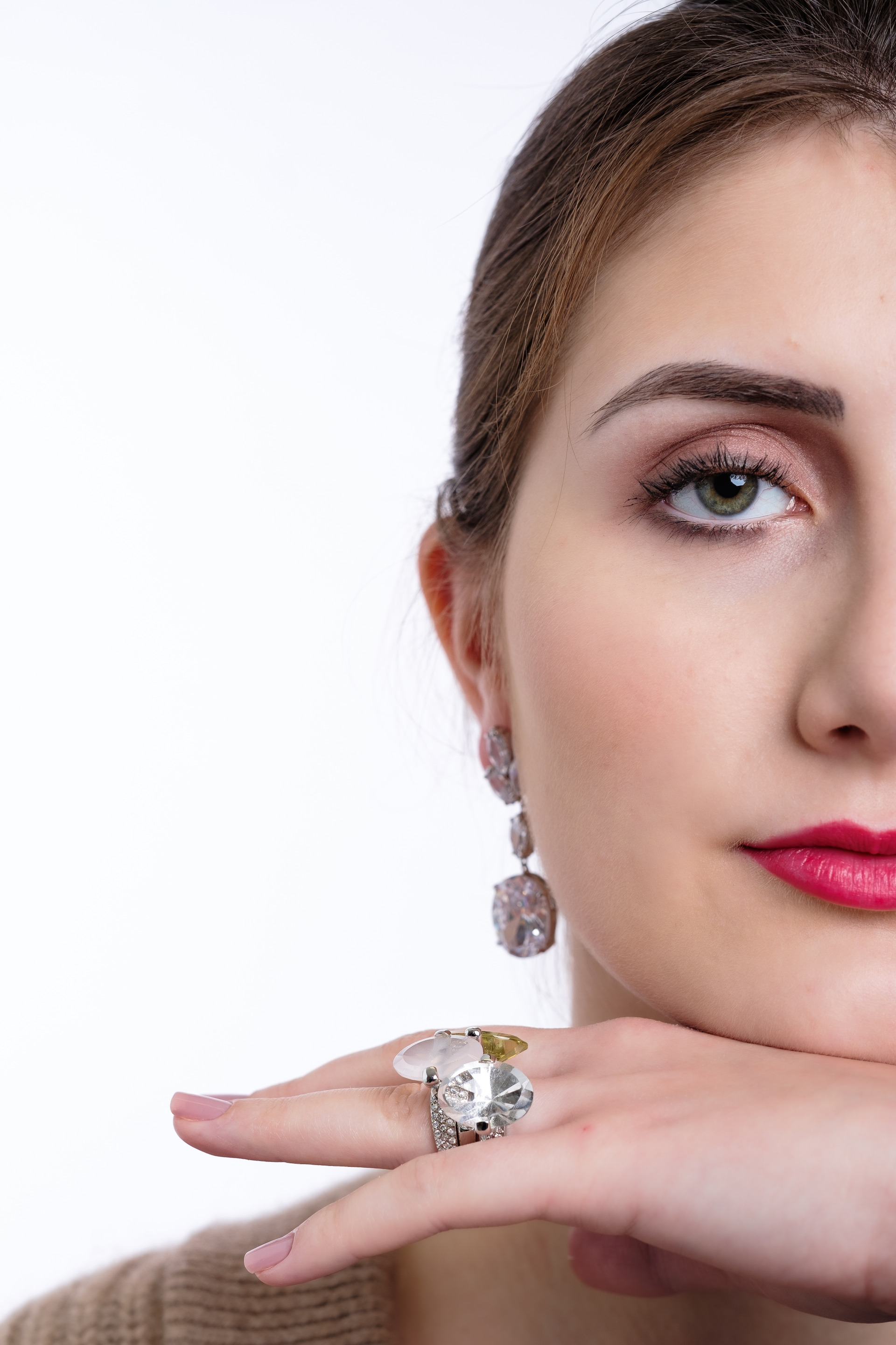 Fotografo Braga Fotografia e vídeo para batizados casamentos gastronomia comida joalheria eventos produtos retratos Trabalhamos com fotografias de produtos, vídeos institucionais para sua empresa ou evento, editorial de moda com publicações nos principais jornais e revistas de Portugal. Estúdio fotografia e produtora Vídeo Braga Porto Lisboa Guimarães Barcelos Coimbra Marketing Digital