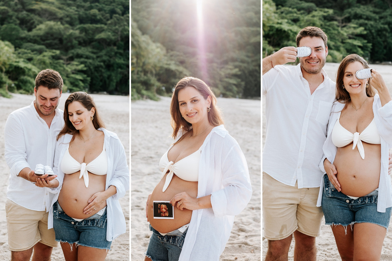 Casal segura ultrassom e os sapatinhos durante ensaio de fotos de gravida na praia no litoral de SP