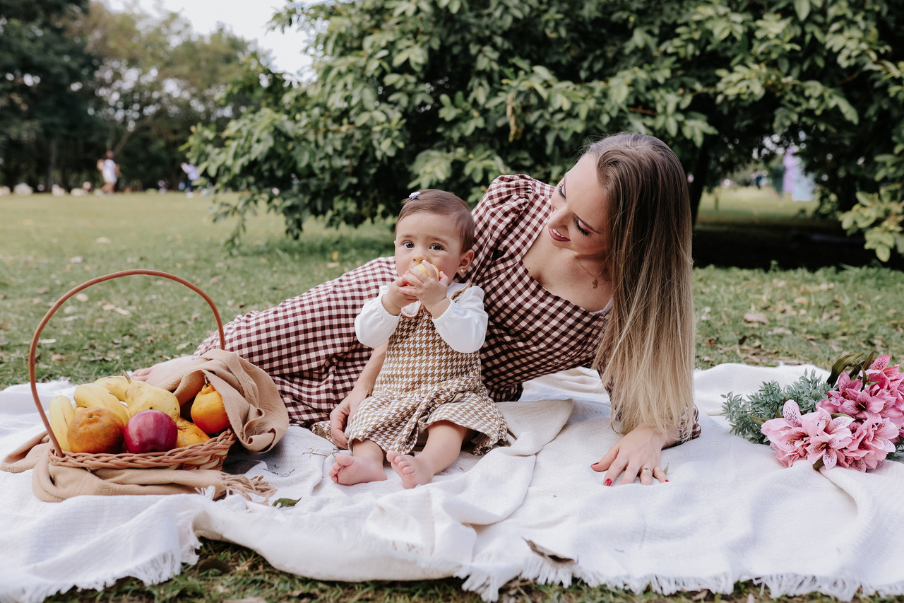 foto de piquenique com bebê no parque villa lobos sp