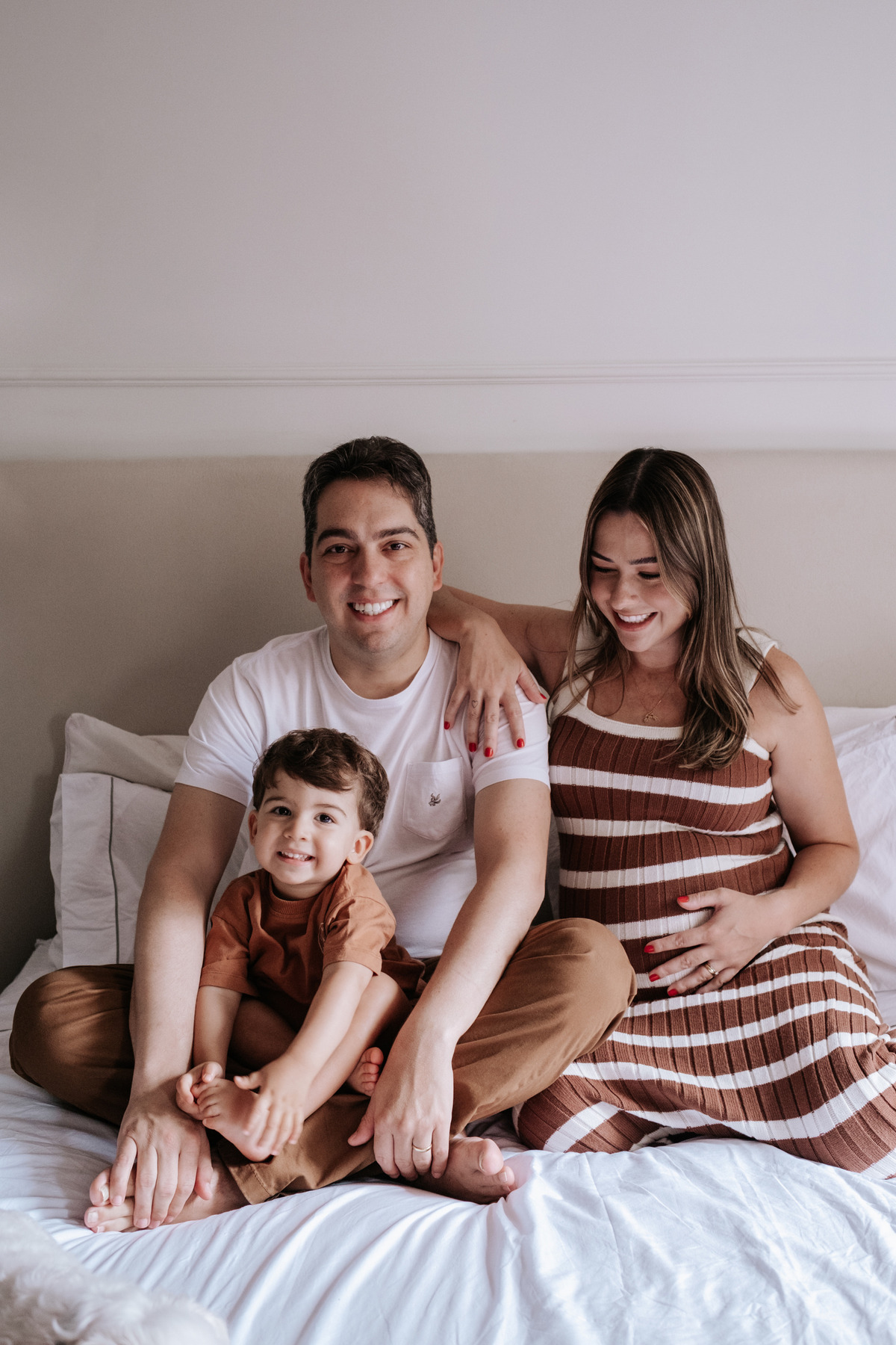ensaio gestante em casa com filho mais velho