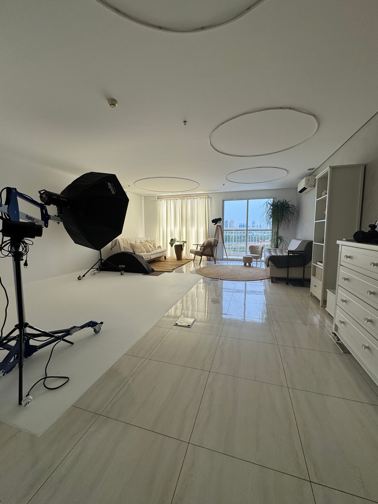 Temperatura, luz e ritmo do ambiente ajustados ao conforto da gestante e do recém-nascido durante o ensaio.