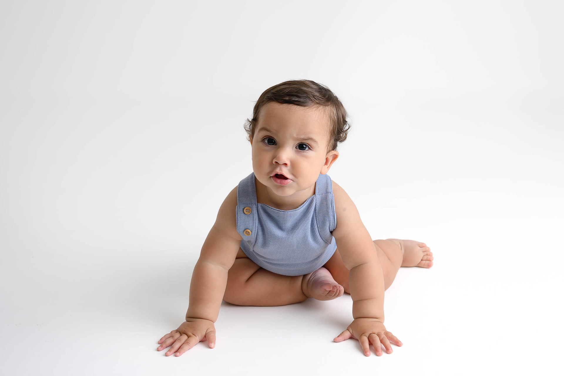 bebe fazendo caretinha para foto de acompanhamento do bebe