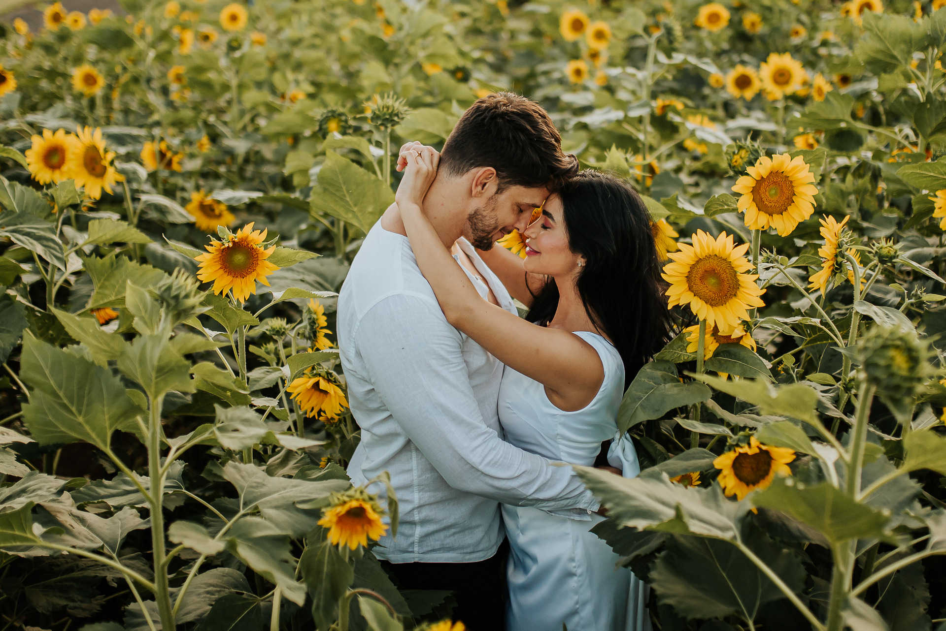 casal em ensaio fotográfico pré casamento