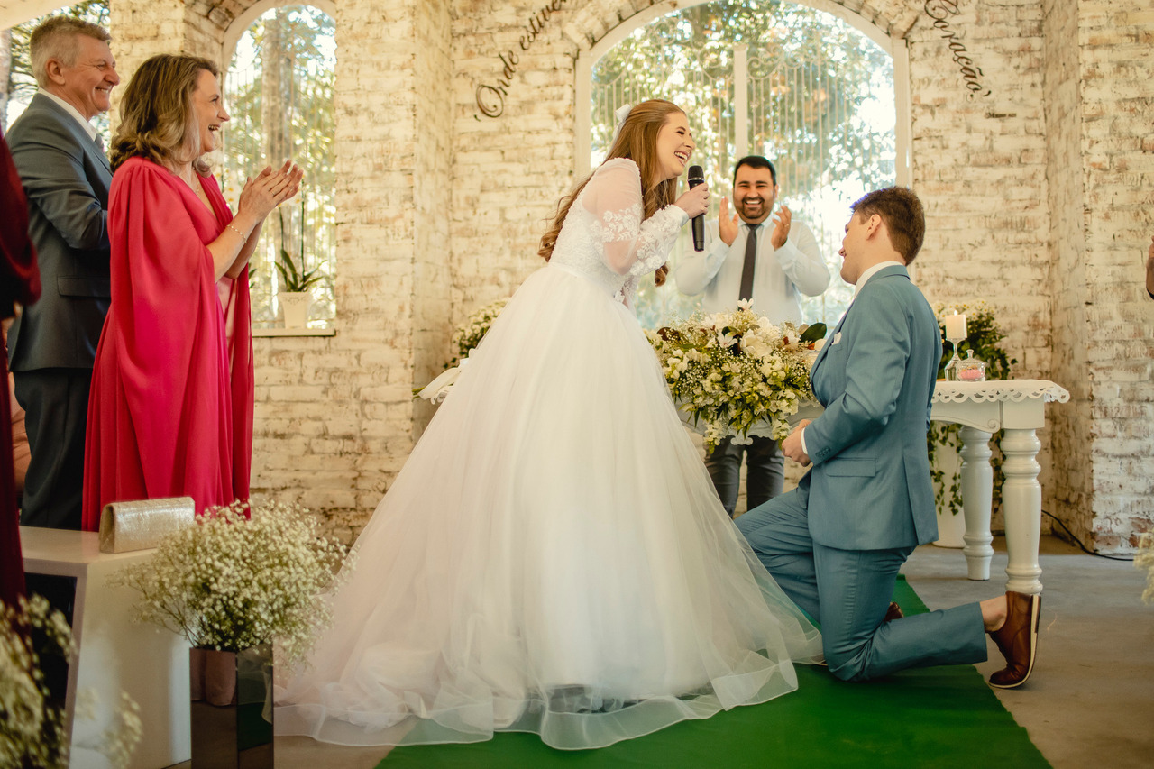 Fotografia espontânea em elopement wedding com emoção real