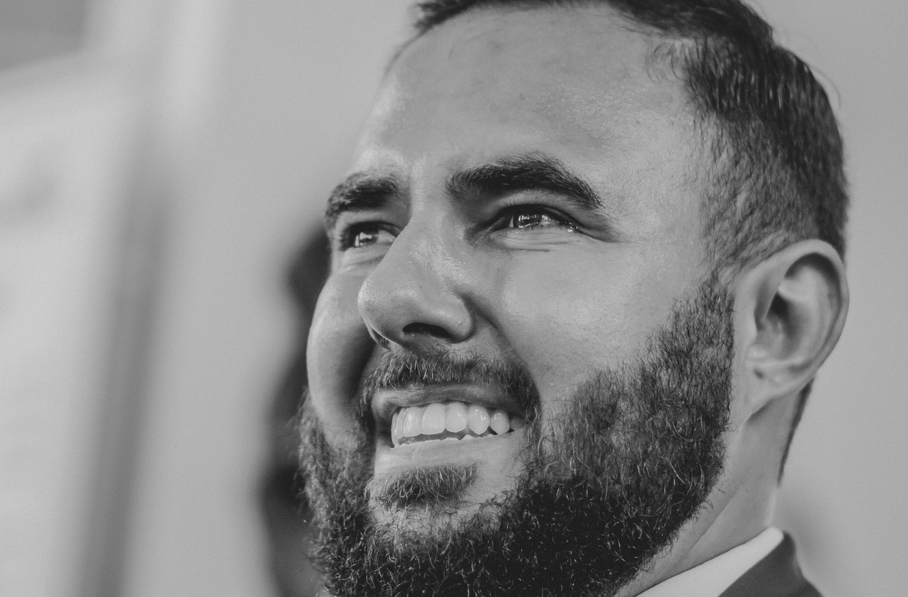 Fotografia espontânea de casamento com emoção real no Grande Dia