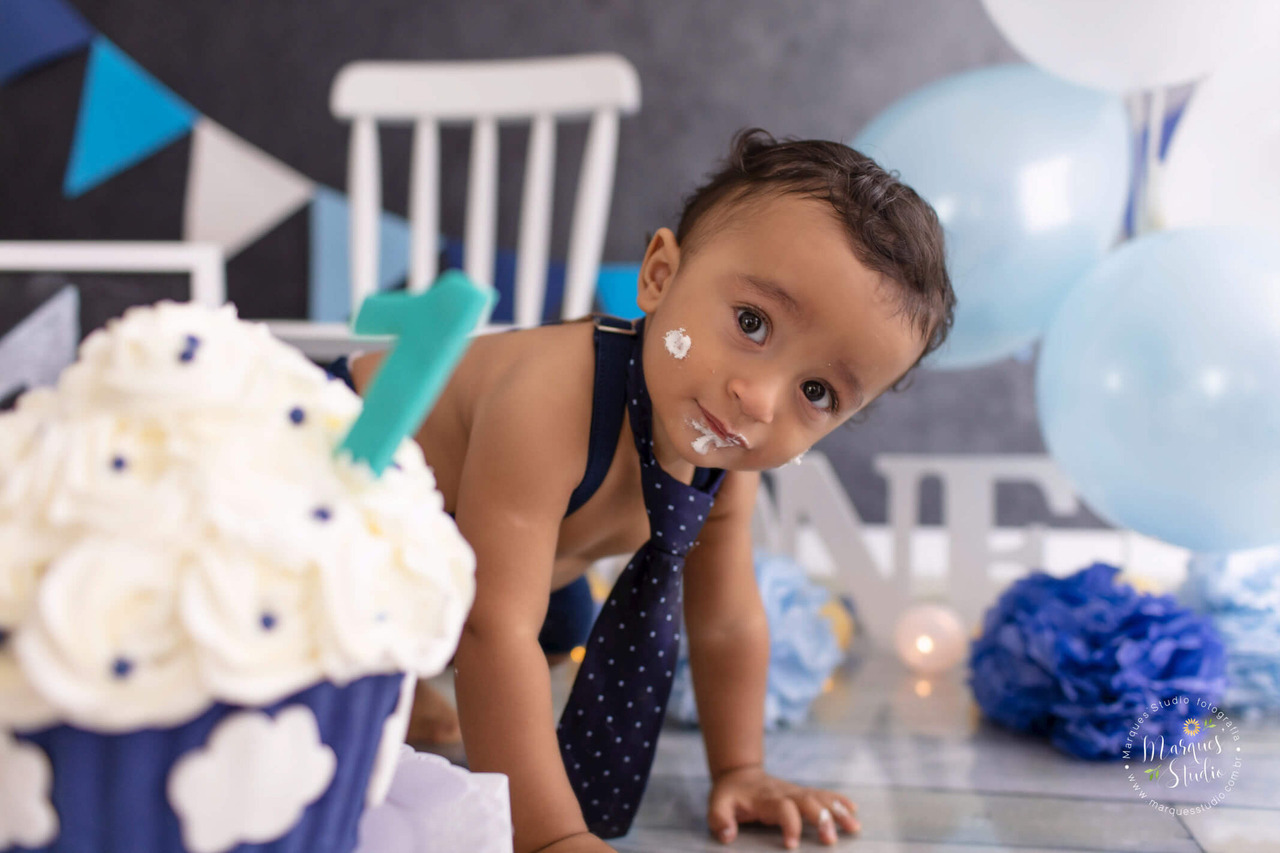 bebê menina aniversário bolo esmagar roupa criança menina meu