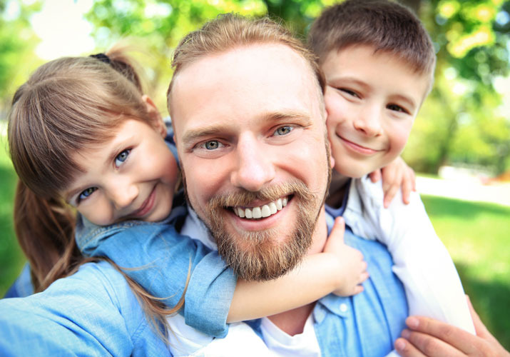 Fotografia de família ao ar livre