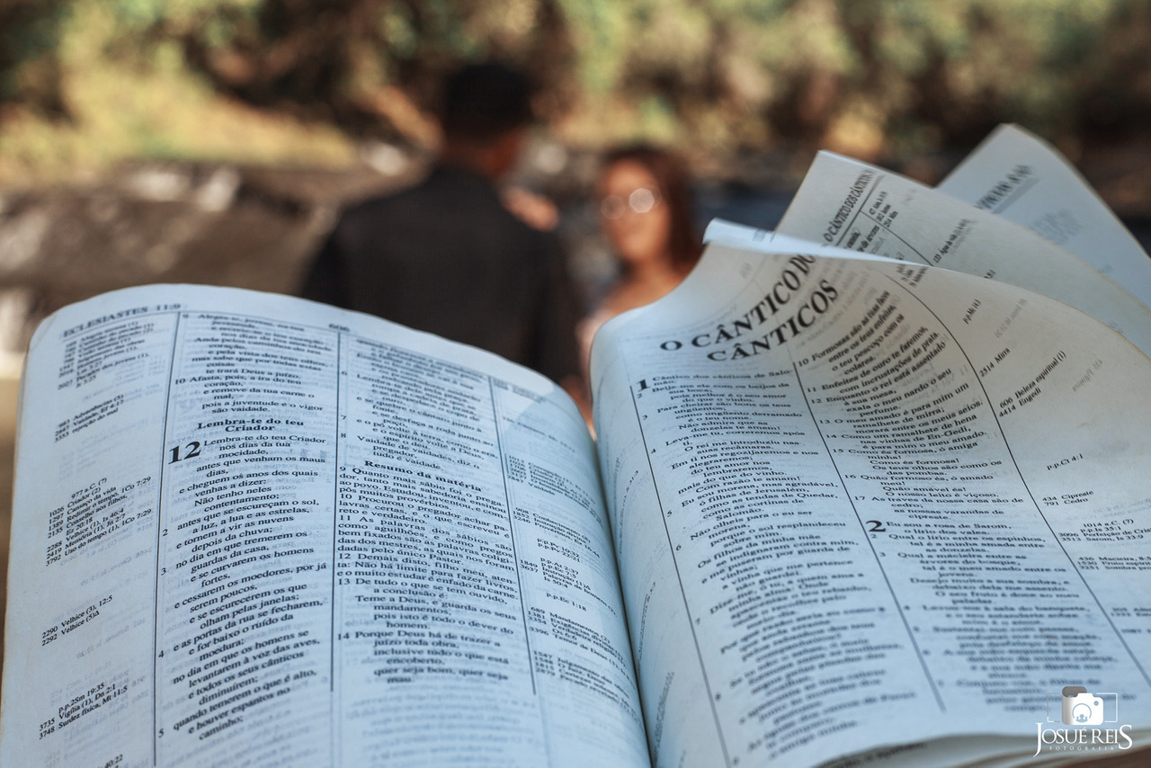 ensaio fotografico com biblia