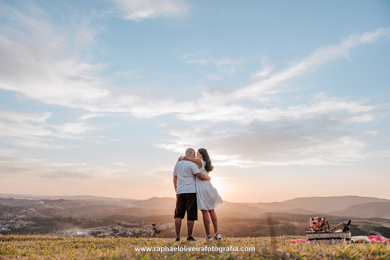 Ensaio pre casamento no morro do capuava fotografado por raphael oliveira fotografia, fotografo de camsamento e ensaios.