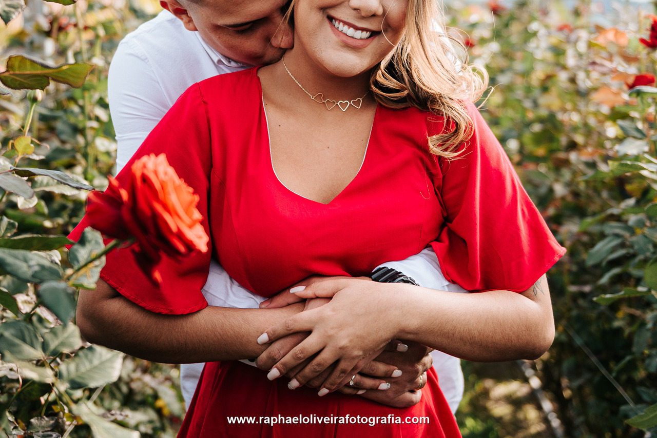 Ensaio pre-casamento em holambra, fotografado por raphael oliveira fotografia.