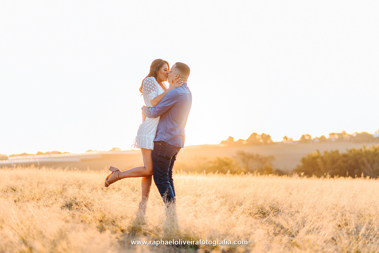 Ensaio pre-casamento em holambra, fotografado por raphael oliveira fotografia.